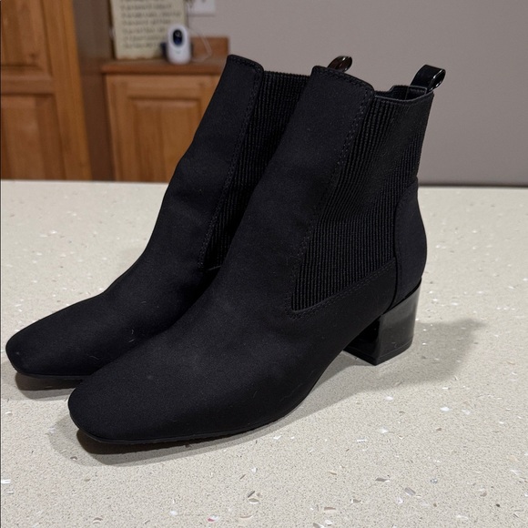 Donald J. Pliner Shoes - Donald J. Pliner Elegant Black Ankle Boots